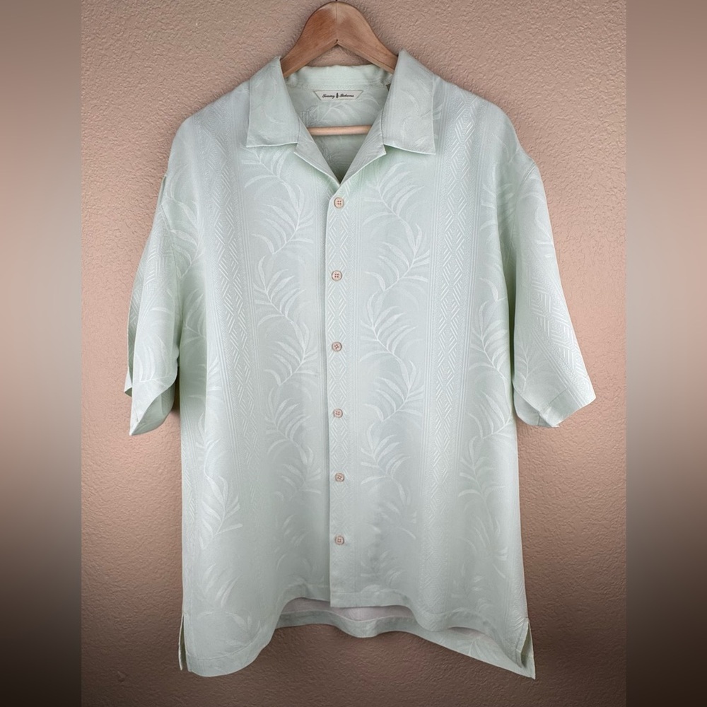 Tommy Bahama Pale Green Leaf Short Sleeve Button Down Shirt. Size- L